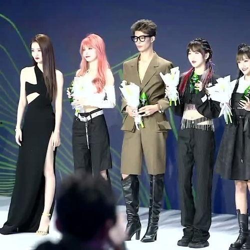 明星网红同框情侣头像,情侣头像演绎时尚潮流